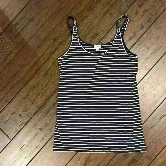 Tank  top size M - Picture 2 of 2